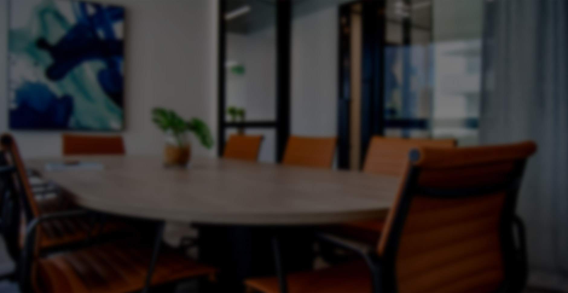 智慧會議室 武智科技 舒適藝術化智慧辦公環(huán)境 智能會議空間;描述：武智科技智慧會議室，通過藝術化布置與綠植營造舒適氛圍，打造智能高效的會議空間。